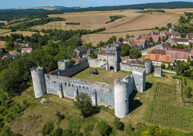 Classe découverte Chateau Druyes les Belles Fontaines – Classes médiévales Bourgogne – Poney-Club Domaine Espérance 01