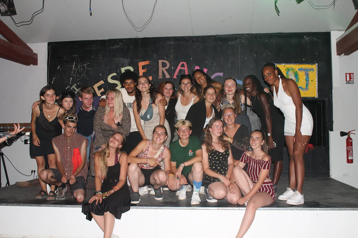 Colonie de vacances équitation en Bourgogne pour les jeunes de 8 à 15-ans, soirée dancefloor durant le séjour 100 % Equitation au Poney-Club du Domaine de l'Esperance